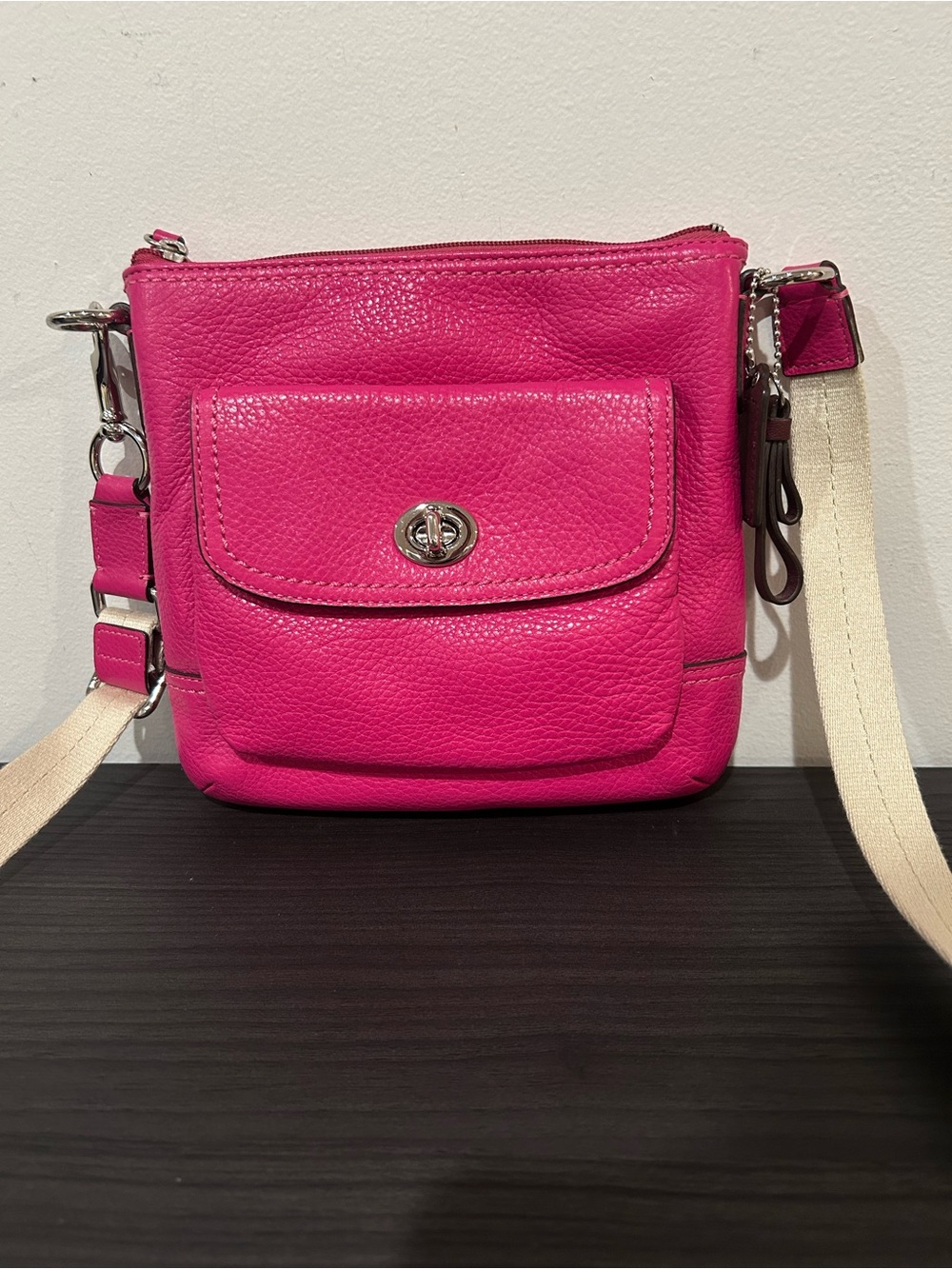 Coach magenta leather swing pack crossbody bag EUC